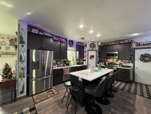 Mikrowelle, Ofen, Herdplatte, Geschirrspüler