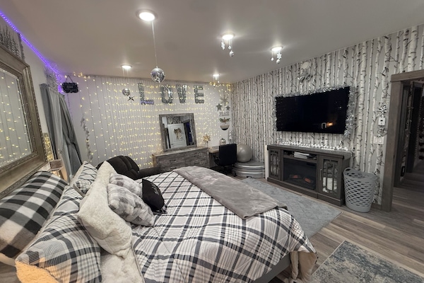 3 dormitorios, tabla de planchar con plancha, ropa de cama