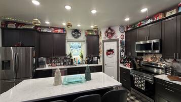 Mikrowelle, Ofen, Herdplatte, Geschirrspüler