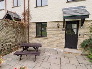 Outdoor dining - Acorns (Falmouth)