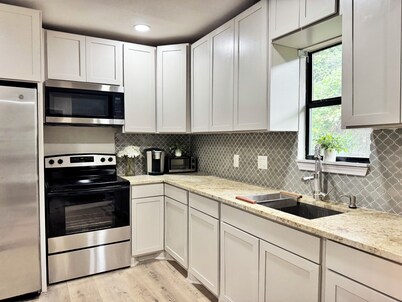 Spacious Duplex Retreat in the Heart of the City – Perfect for Families/Groups!