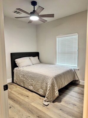 4 Schlafzimmer, Bügeleisen/Bügelbrett, WLAN, Bettwäsche