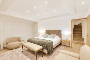 3 bedrooms, laptop workspace, iron/ironing board, bed sheets - Exceptional Flat - 3bd/8p - Trocadero (Paris)