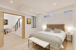 شقة | 3 عدّة غرف نوم ومساحة عمل للكمبيوتر المحمول ومكواة/لوح كي وملاءات أسرّة