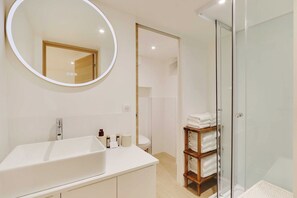 شقة | حمام | مجففات شعر، مناشف، شامبو