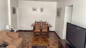 3 bedrooms - Apto a 700m da Praia do Leblon com Wi-fi e ar (Rio de Janeiro)