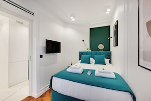 Apartment | 2 bedrooms, laptop workspace, iron/ironing board, bed sheets - Amazing Apartment - 2br/6p - Gare Saint-lazare (Paris)