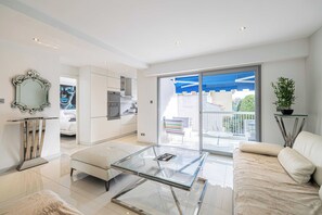 Living area - Beautiful Apartment With Balcony 1br/2p - Cannes (Cannes)