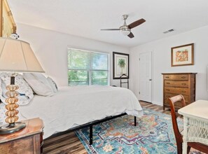 3 bedrooms, iron/ironing board, internet, bed sheets