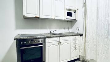 Four, plaque de cuisson, cafetiÚre/bouilloire, bouilloire électrique