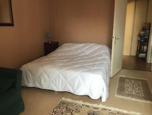 1 bedroom, iron/ironing board, bed sheets