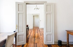 Apartamento, vista para a cidade | Área de estar