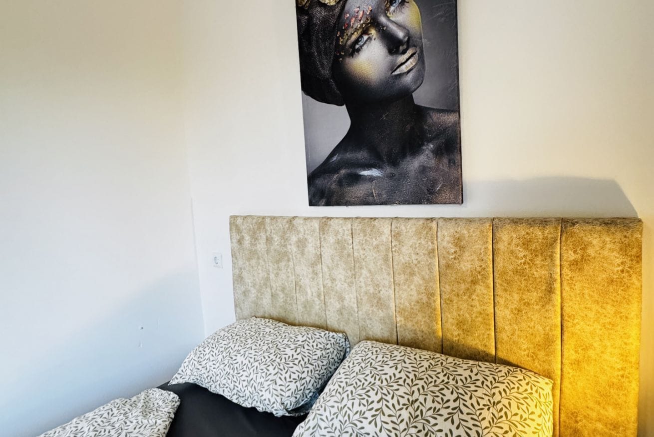 1 bedroom, bed sheets