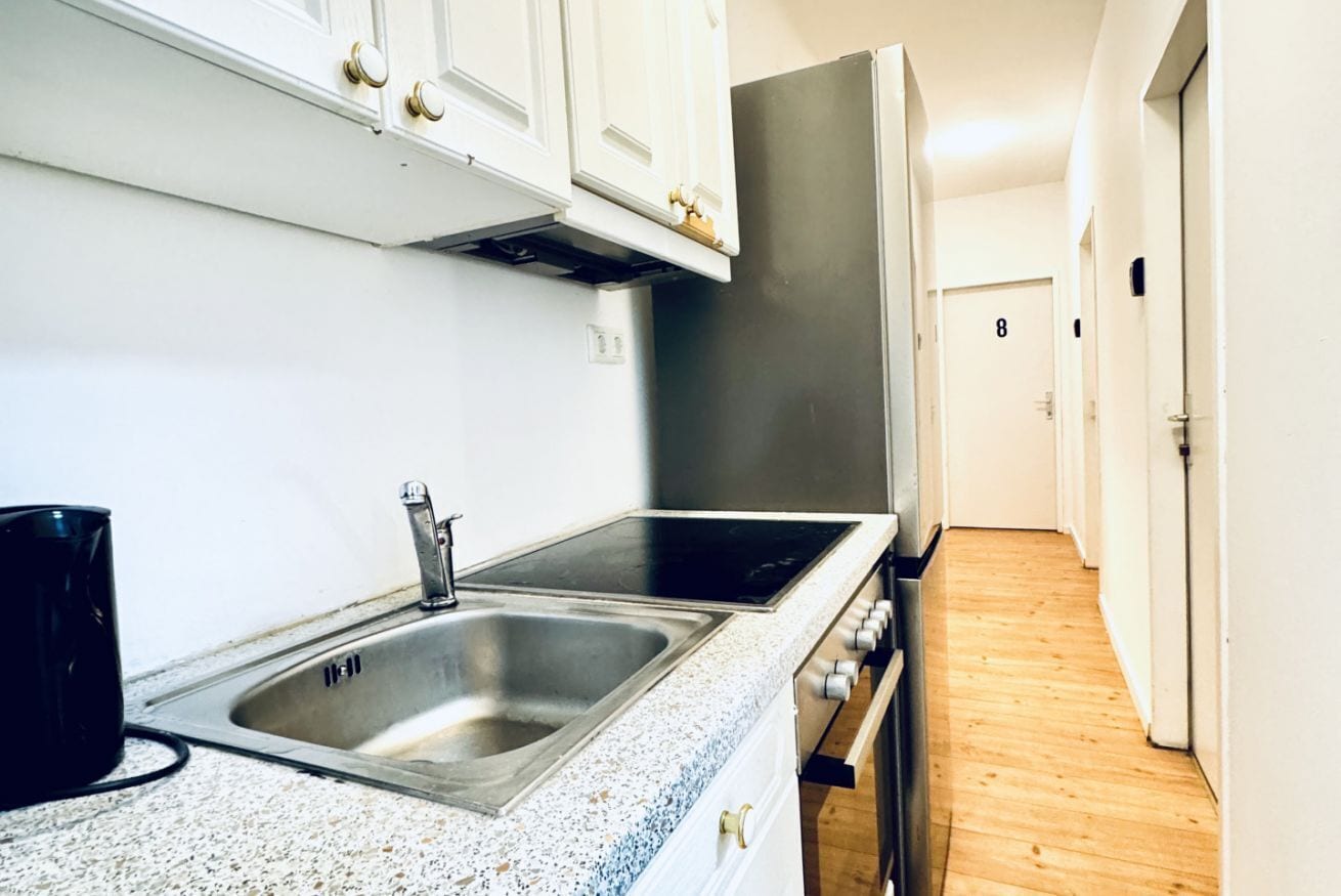 Oven, stovetop, coffee/tea maker, electric kettle