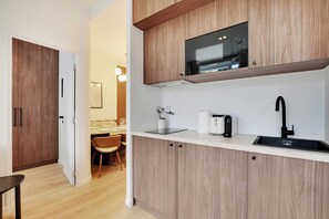 شقة | مطبخ خاص | ثلاجة، ميكروويف، موقد طهي مسطح، ماكينة لصنع القهوة/الشاي