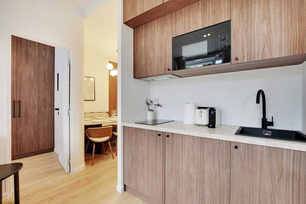 公寓 | 私人厨房 | 冰箱、微波炉、炉灶、茶具/咖啡用具