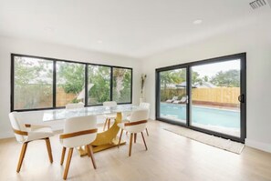 Dining - Luxury pool coastal house in Deerfield beach one mile from beach.  (Deerfield Beach)