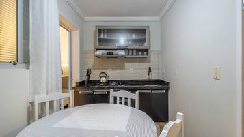 Basic Apartment | Dining