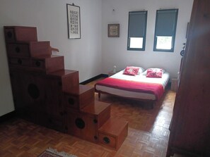 2 habitaciones, tabla de planchar con plancha, wifi y ropa de cama 