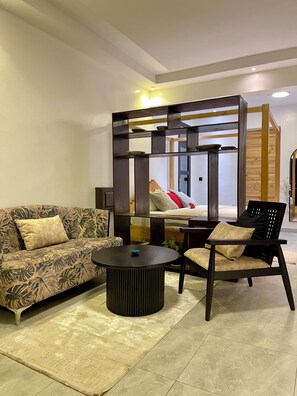 Appartement Penthouse Prestige, 1 chambre, baignoire, vue sur la montagne | Lit avec matelas à plateau-coussin, décor unique, ameublement unique