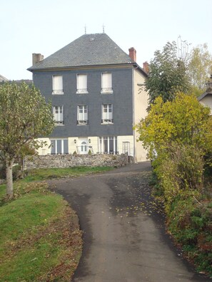 Exterior - House in Sancy: 7 bedrooms, 7 bathrooms (Murat-le-Quaire)