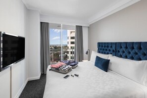 2 bedrooms, in-room safe, desk, iron/ironing board