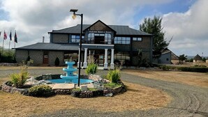 A building with a sign reading "Olotlen Hotel & Resort". - OLOIRIEN HOTEL & RESORT (Narok)