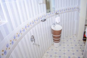 Deluxe Double Room, Garden View | Bathroom | Shower, towels, soap, toilet paper