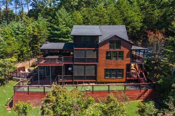 المنشأة من الخارج