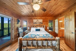 4 chambres, fer et planche à repasser, lit de bébé portatif