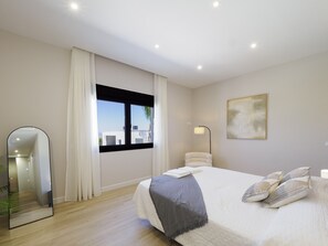4 室のベッドルーム、アイロン / アイロン台、WiFi (無料)、ベッドシーツ