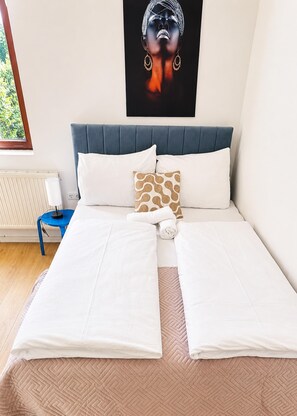 1 bedroom, bed sheets