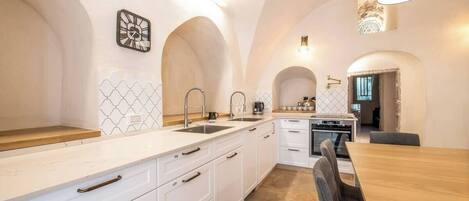 Batterie de cuisine, vaisselle et ustensiles