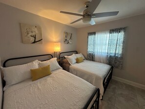 3 bedrooms, iron/ironing board, WiFi, bed sheets - Comfortable home in Tampa with Saltwater Pool (Tampa)