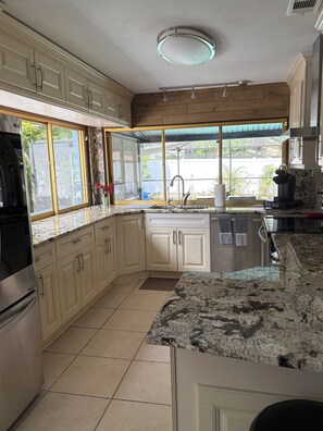 Microwave, oven, stovetop, dishwasher - Comfortable home in Tampa with Saltwater Pool (Tampa)