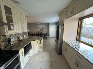 電子レンジ、オーブン、コンロ、食器洗い機