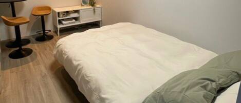 1 habitación, wifi y ropa de cama