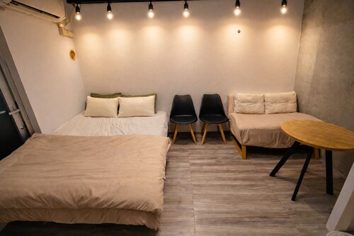 New! Airport Direct Bus/5min Stn/Walk to Shinjuku/Quiet & Cozy/3 + Guests Inquire