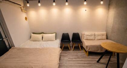 New! Airport Direct Bus/5min Stn/Walk to Shinjuku/Quiet & Cozy/3 + Guests Inquire