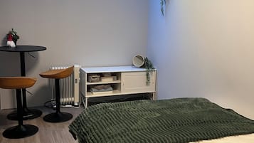 1 habitación, wifi y ropa de cama