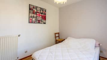 2 bedrooms, iron/ironing board, WiFi