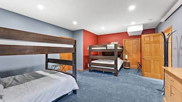 5 bedrooms, desk, free WiFi, bed sheets