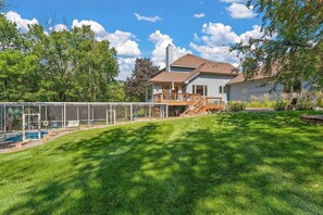 Exterior - 10-Acre Estate *Pool*2 Kitchens*Sleeps 18*Games (Dayton)