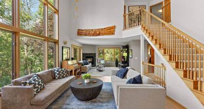 10-Acre Estate *Pool*2 Kitchens*Sleeps 18*Games