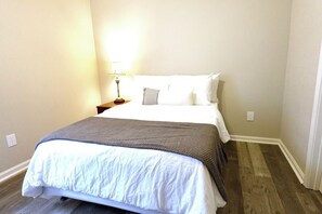 3 bedrooms, WiFi, bed sheets - 3BR Basement Apartment Close to CU (Central)