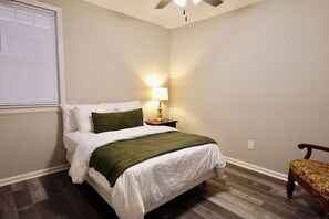 3 bedrooms, WiFi, bed sheets - 3BR Basement Apartment Close to CU (Central)