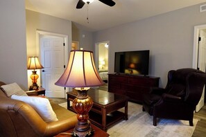 TV - 3BR Basement Apartment Close to CU (Central)
