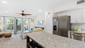 Signature Condo, 2 Bedrooms, Balcony, Pool View | Private kitchen | Fridge, microwave, oven, stovetop