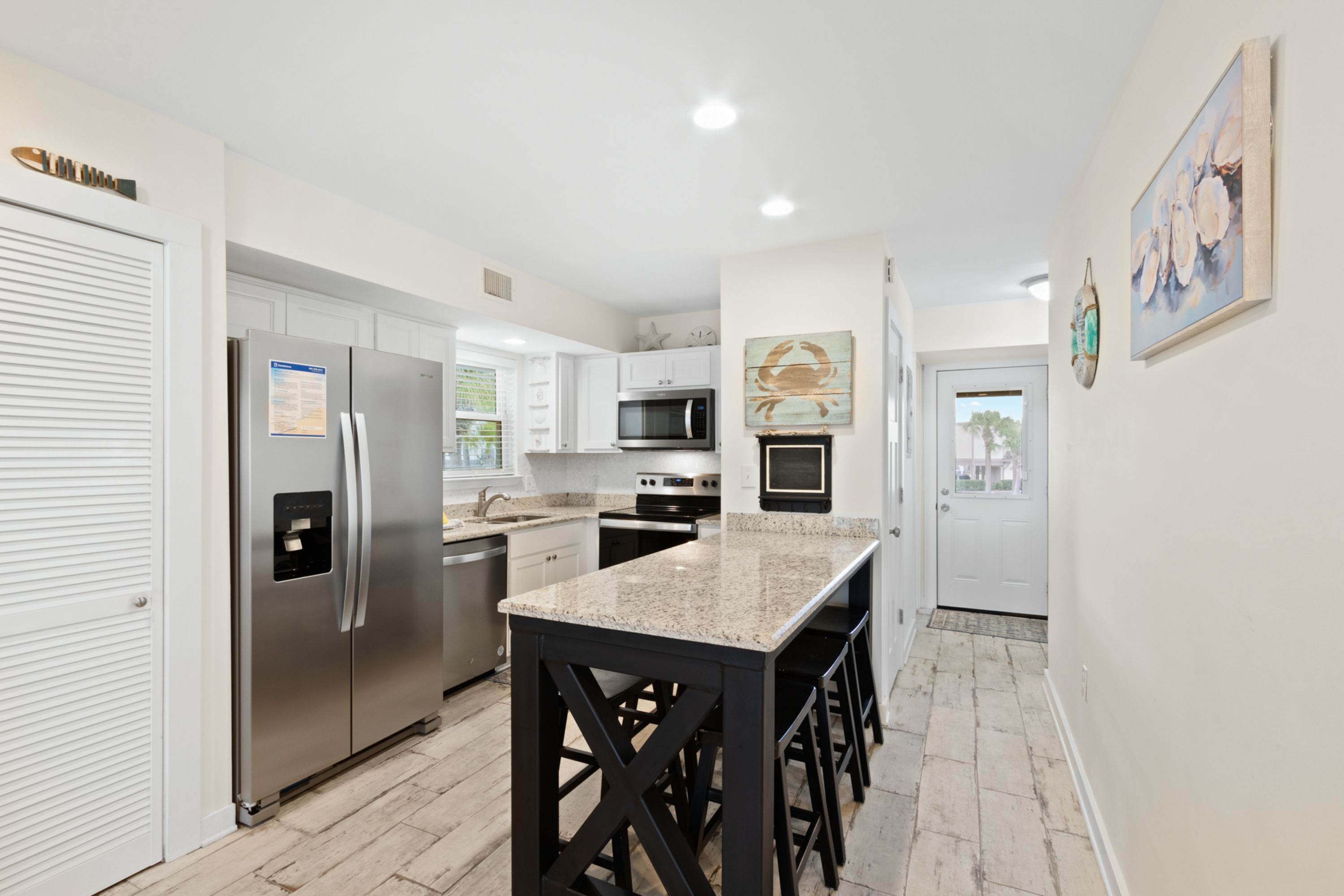 Kondominium Khas, 2 kamar tidur, balkon, pemandangan kolam renang | Dapur pribadi | Lemari es, microwave, oven, dan kompor