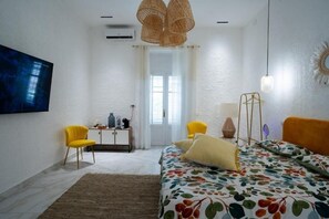 1 bedroom, internet, bed sheets